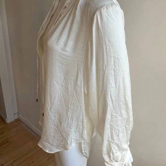 H&M  Women Ivory Beige Long Sleeve Blouse V Neck Tunic Size US 12 - Picture 3 of 9